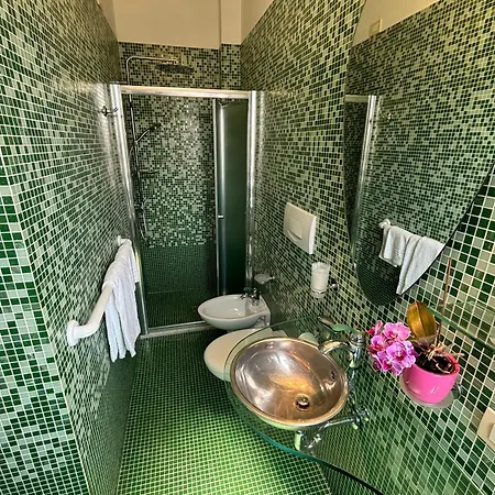 Farfalla Fronte Mare - *